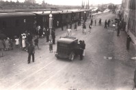 09-L'unica automobile (quella in foto) presente a Porto Garibaldi negli anni '30 apparteneva alla Famiglia Imelde Bonnet Pinza.jpg