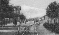 12b-Magnavacca - 1938 - Bellissima immagine della stazione ferroviaria di Porto Garibaldi,  una rotaia dritta, lungo via Bonnet e l'altra andava a destra verso il porto..jpg