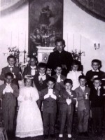 16) dodici bambini hanno ricevuto la prima comunione, è il 1. giugno 1961;.jpg