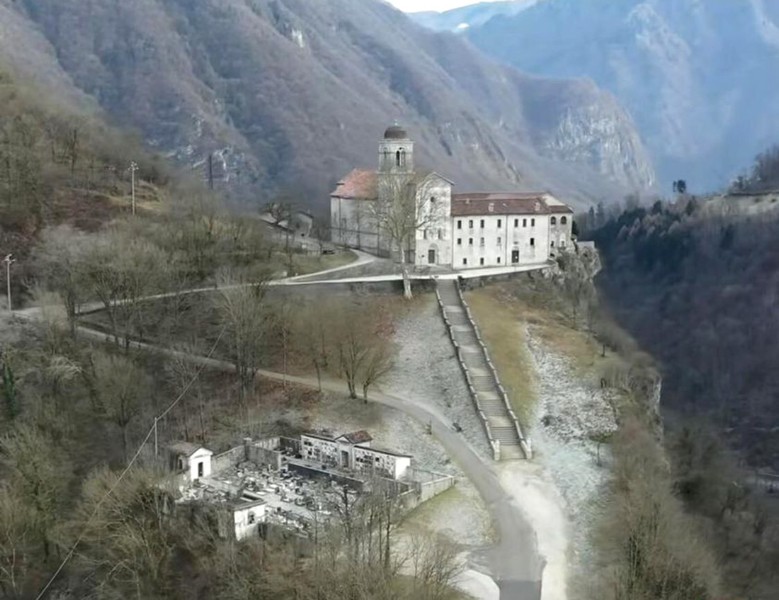 140) Santuario di San Vittore & Corona.jpg