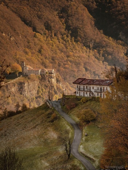 121) San Vittore visto dall'altra parte della vallata..jpg