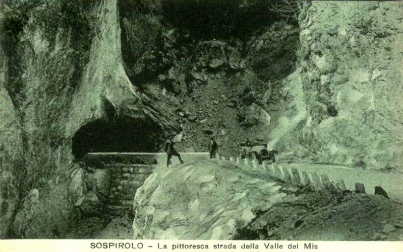 57) SOSPIROLO - La pittoresca strada della Valle del Mis - anno 1926..jpg