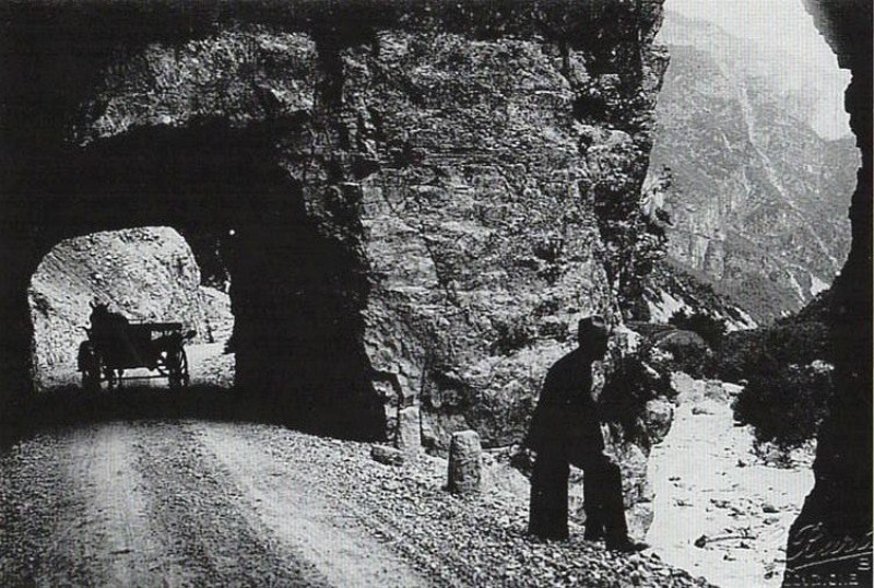 61-La strada della Valle del Mis prima dell' invaso artificiale (Lago del Mis).jpg