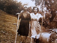 54-Libera Casanova con la figlia Concetta (nata nel 1934). Primi anni '50. (2).jpg