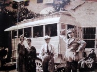 59-La prima corriera S. Giustina-Sospirolo-Gosaldo a California con l'autista Peretti. Anno 1920..jpg