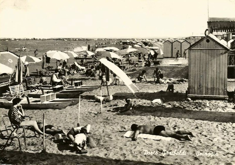 60-Estate 1956 la spiaggia di Porto Garibaldi.jpg