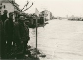 85d-PORTO GARIBALDI 1966 La via del porto sommersa dall'acqua ..jpg