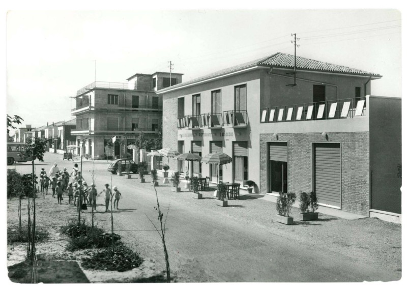 214a-PORTO GARIBALDI 1956 Pensione Ristorante Due Sorelle. Gestore Vitali Merico.jpg