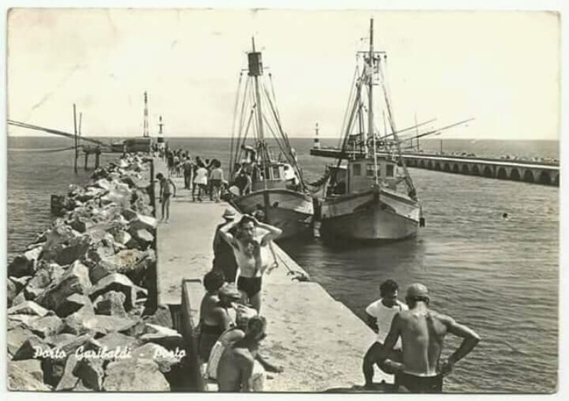 246c-Magnavacca primi anni 60 , tonnare ormeggiate 'ala Pala' ad sovra' - Copia.jpg