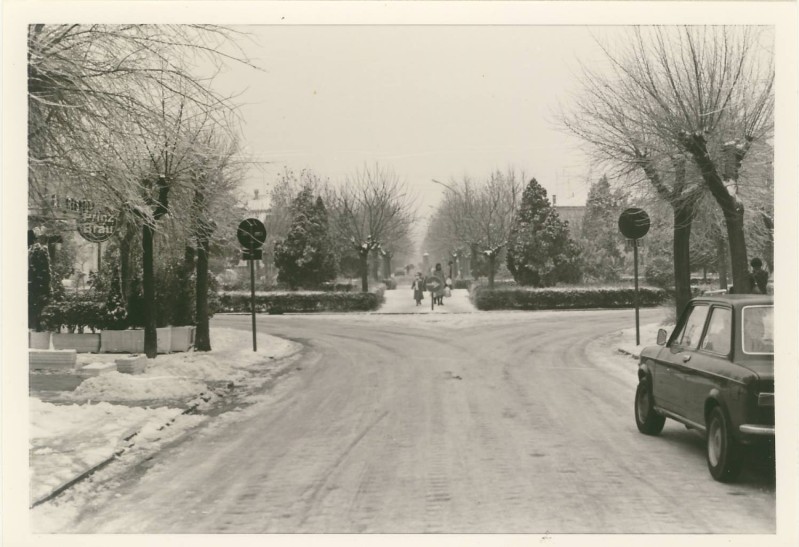 257b-PORTO GARIBALDI anni'70 a sinistra dove oggi c'è PERELLO c'era la Pizzeria RISTORO.jpg