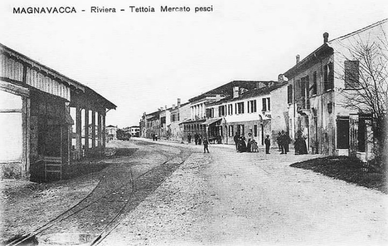 39b1-Magnavacca 1911 - Tettoia del mercato del pesce, sullo sfondo il treno in arrivo..jpg
