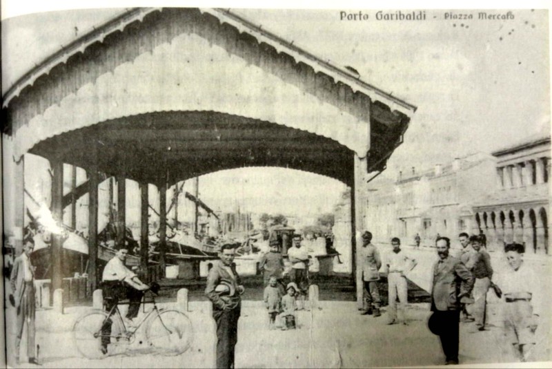 39f1-Porto Garibaldi - Piazza Mercato.jpg