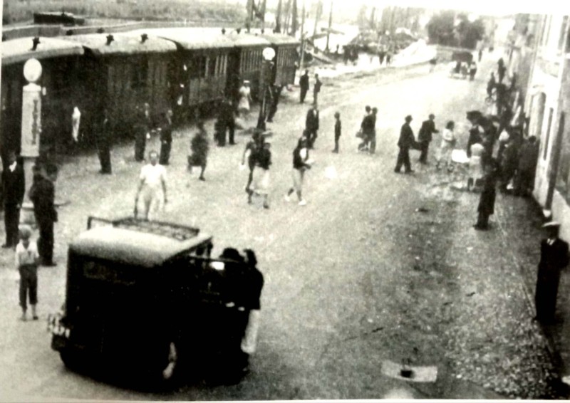 09a) -L'unica automobile (quella in foto) presente a Porto Garibaldi negli anni '30 apparteneva alla Famiglia Imelde Bonnet Pinza.jpg