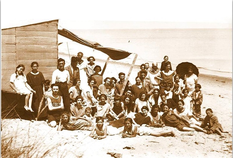 103b-Riconosco in basso a sx il 'leggendario' Filippo Simoni 'Cristofel', fotografo e gestore della tabaccheria vicino alla Torre dell'Orologio, classe 1900.jpg