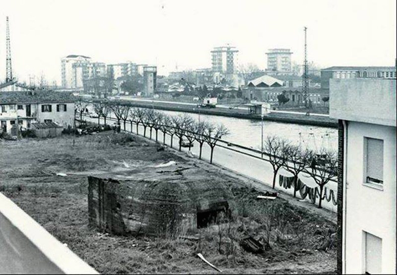 151f-Porto Garibaldi anni '60. La Cannoniera, bunker costruito durante l'occupazione tedesca della 2a Guerra Mondiale, esistente ancora oggi, integrato in una abitazione privata.jpg