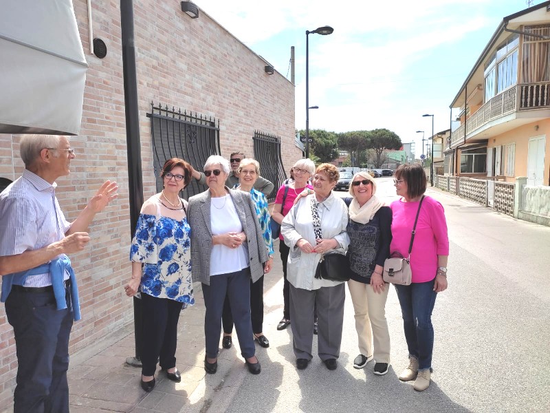 13) Giovanni Guernelli e parte del gruppo.jpg