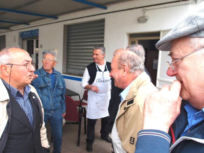 02-a sx- Mileo = assistente in officina di Galeazzi.jpg