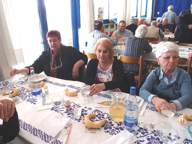 42-Signore al pranzo.jpg