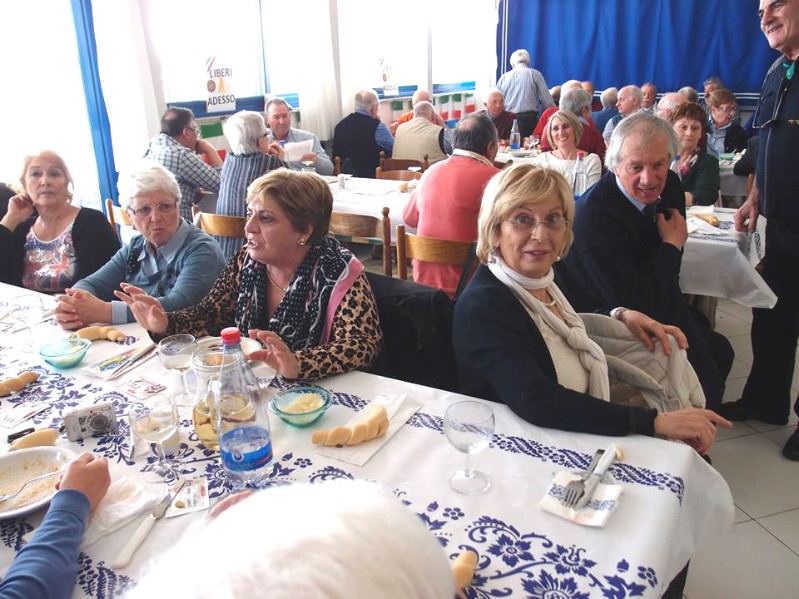 43-Signore al pranzo.jpg