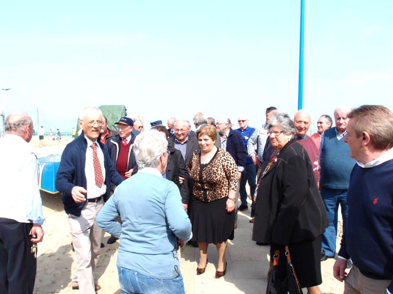 74-ci prepariamo x la foto di gruppo.jpg