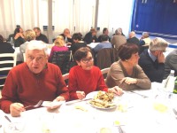 29-al centro la signora Manetti con coppia di amici.jpg