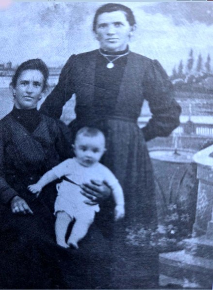 1) Giovanna Argenta (la Nana trona) e la sorella Maria detta Jete.jpg