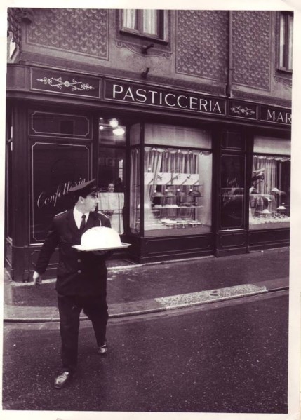 119) Pasticceria Marchesi -  Ai tempi, c'era la Sig.a Marchesi in negozio, era il bar e pasticceria dove noi milanesi andavamo.ci torno ancora ma qualcosa e'cambiato..jpg