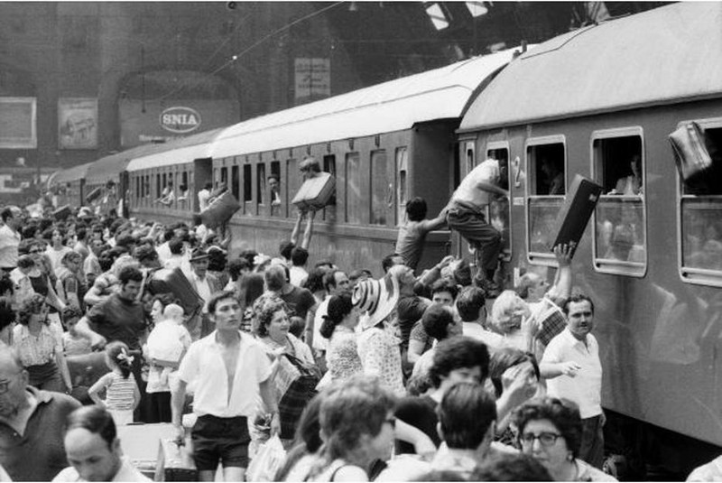 17)  ricordate le partenze di Ferragosto anni 70 ....jpg