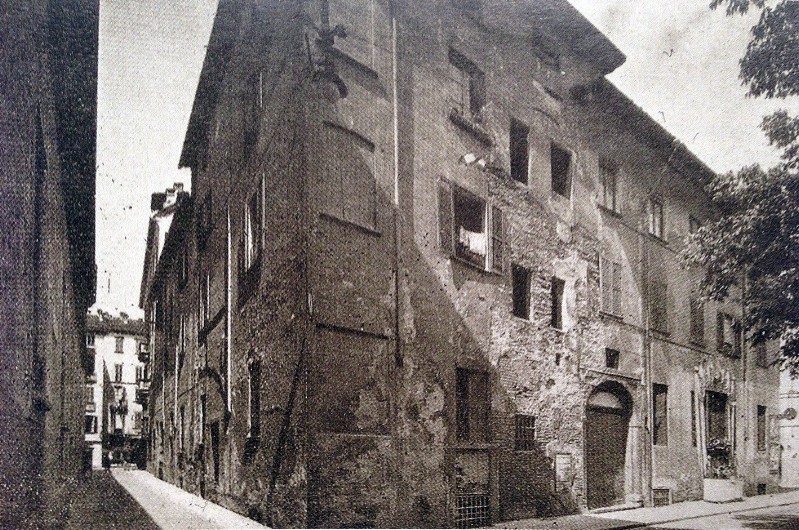 20) la cà dei Tencitt, , tenc in Milanes, vuol dire bruno, scuro e chi più dei Carbonai dato il lavoro che facevano erano neri , e tenc, da lì il nome Tencitt ..jpg