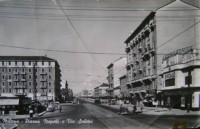 27) Via Solari e piazza Napoli - gh'era già mò el buteghin dei wurstel!!!.jpg
