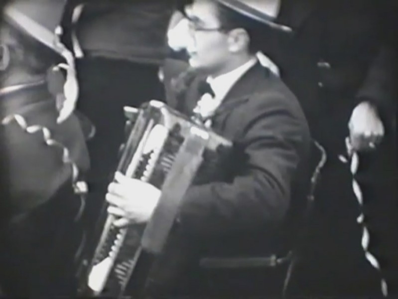 26-Giulio Nobel alla fisarmonica.jpg