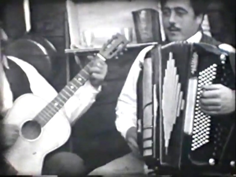 38b-Dopo la sfilata musica e balli...jpg