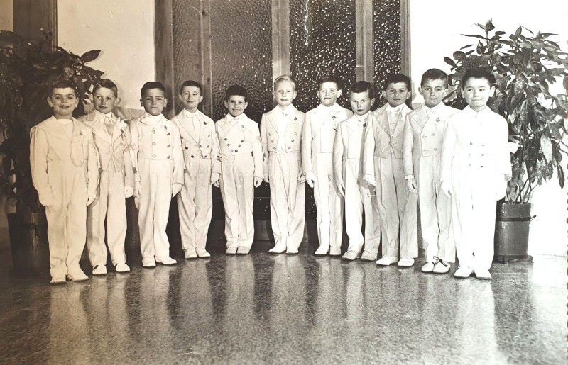 28b) Prima Comunione dei ragazzi dell'istituo Beato Bernardino Tomitano di Vellai di Feltre negli anni '60.jpg
