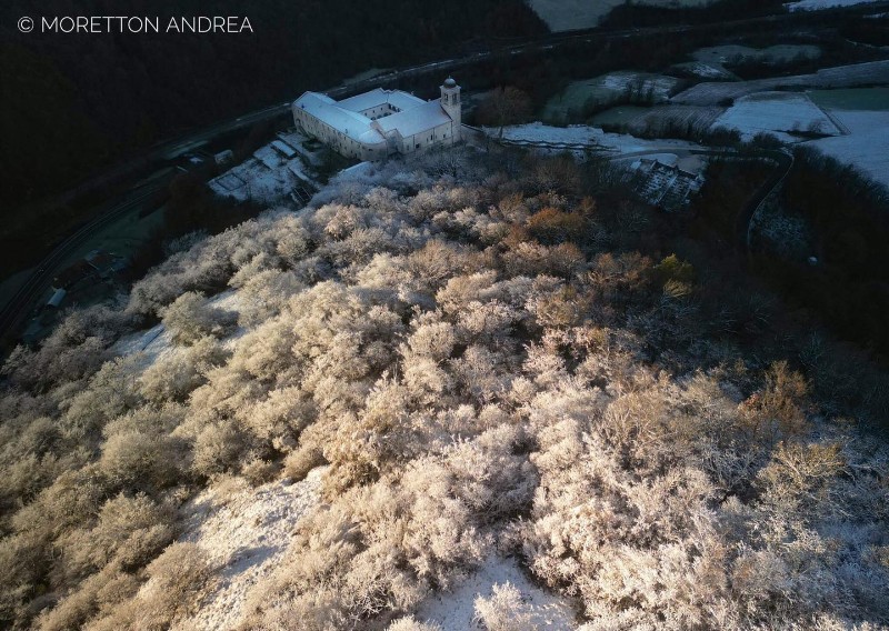130) Santuario di San Vittore&Corona nel gelido Inverno del Dicembre 2022..jpg