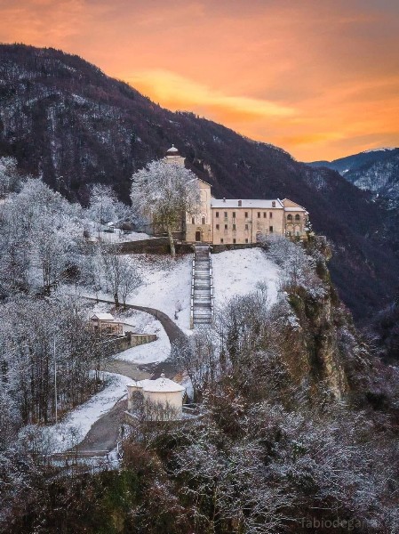 133) Santuario di San Vittore e Corona Dicembre 2022..jpg
