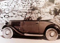 10) Aveva un debole per la sua Balilla, una Fiat del 1934 regalatagli dagli iscritti all'Azione Cattolica di quegli anni perchè potesse visitarli nelle loro parrocchie, sostituendo la vecchia motociclet.jpg