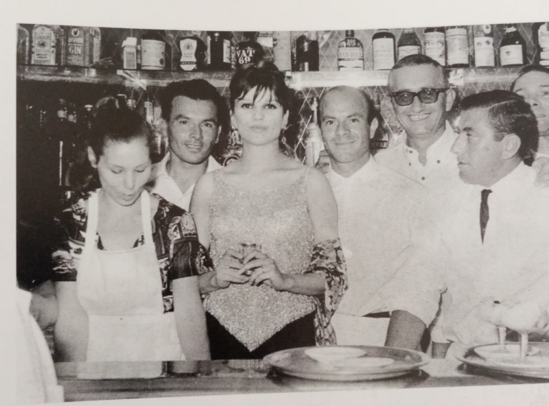 276L) Milva al -Piccolo Bar- anni 60.jpg
