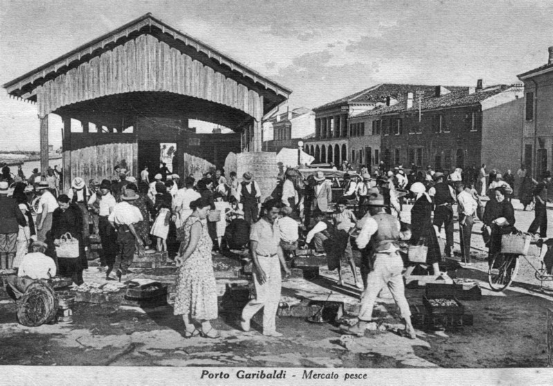 39e1-Agosto 1936 - Mercato del pesce a Portogaribaldi.jpg
