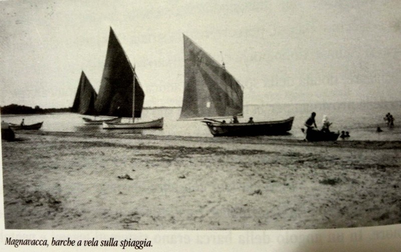 52f-Magnavacca, barche a vela sulla spiaggia.jpg