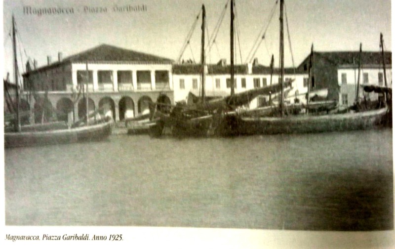 11g-Magnavacca, Piazza Garibaldi anno 1925.jpg