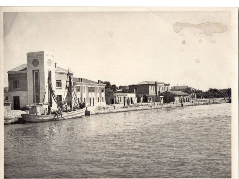 25c-PORTO GARIBALDI primi anni '50 la ricostruzione procede.jpg